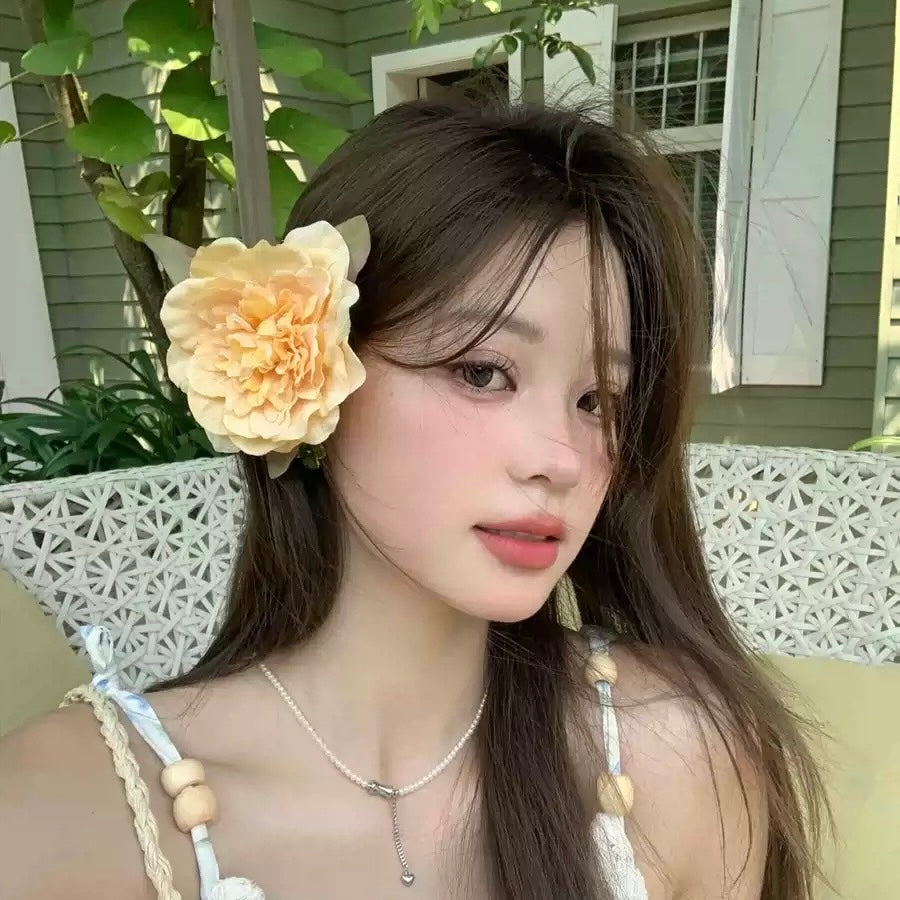 Vacation style of flowers hair clip