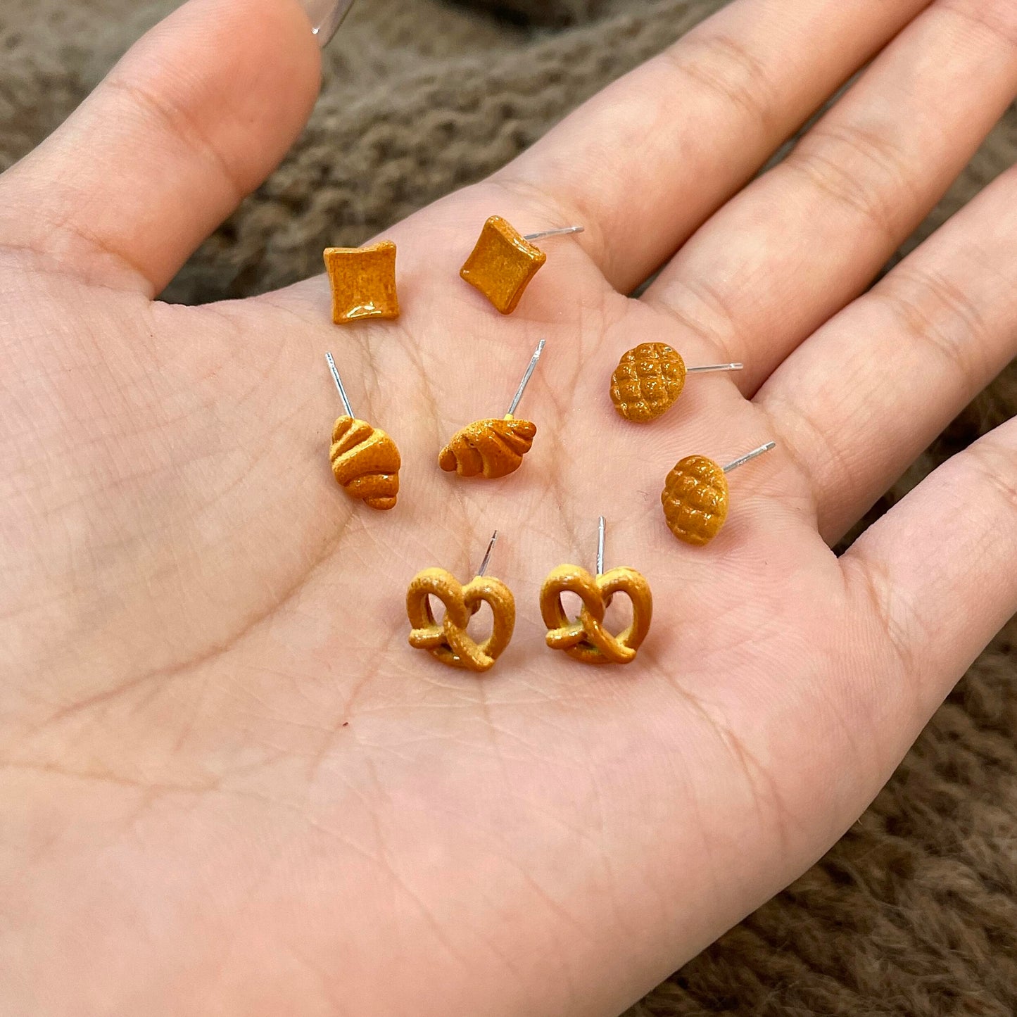 Cute Bread Lover Stud Earrings Set | 7 Pairs Weekly Artisan Bakery Earrings (Pretzel, Croissant, Cookie)