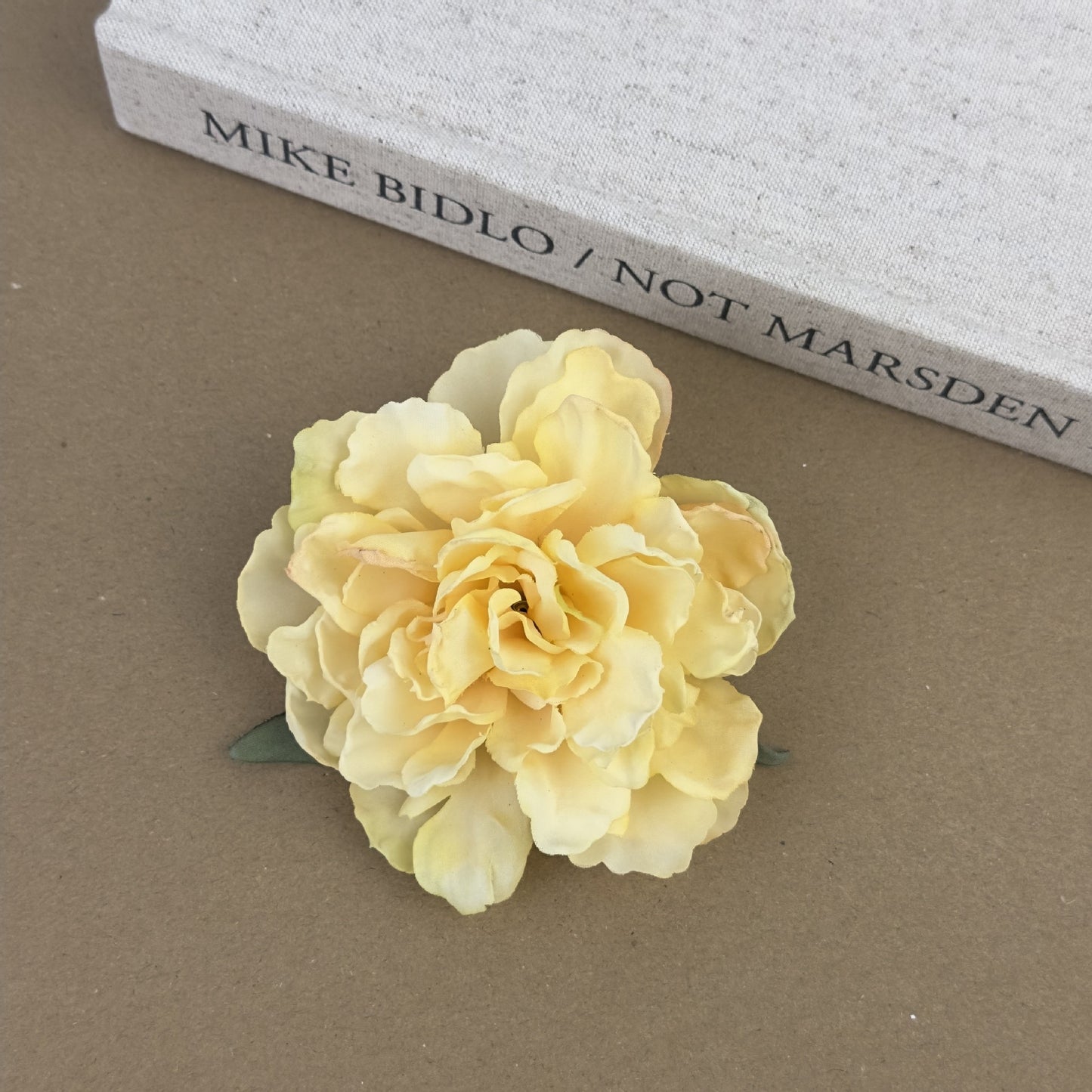 Vacation style of flowers hair clip