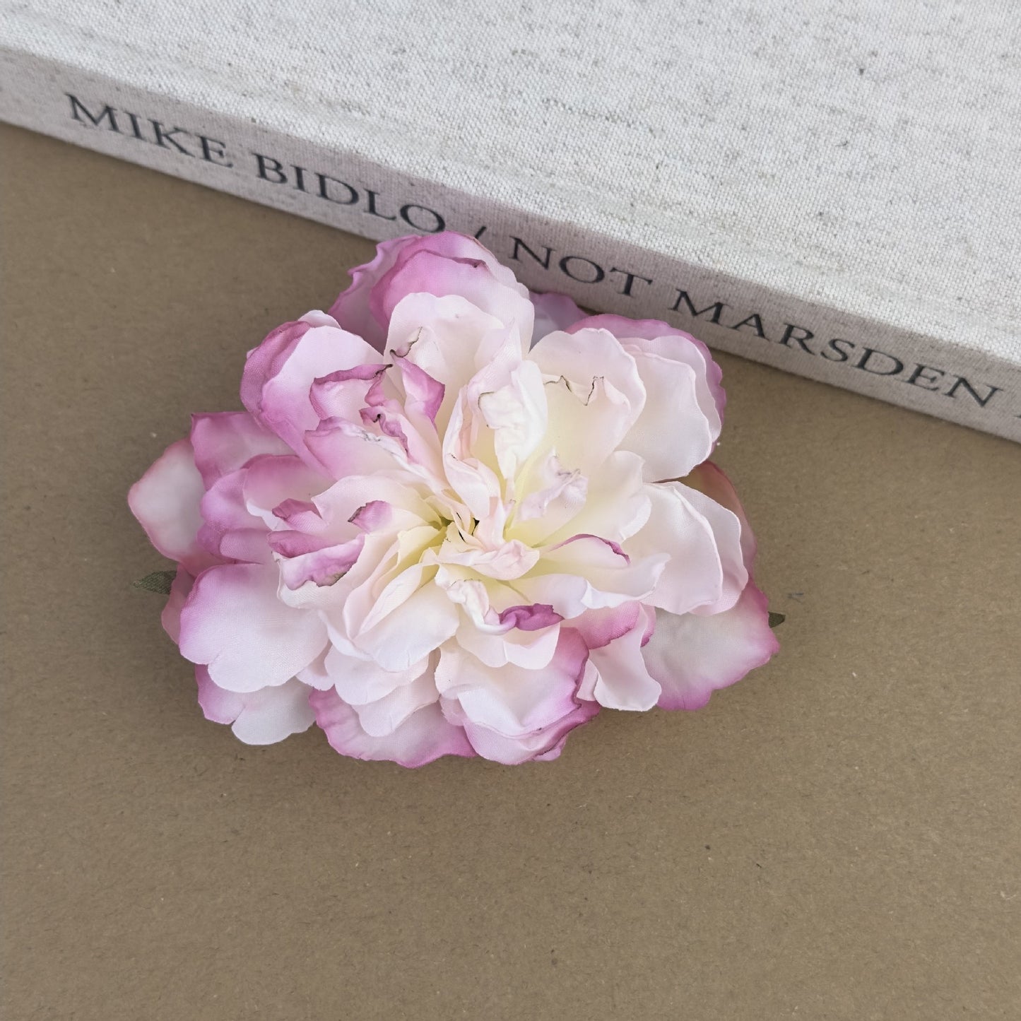 Vacation style of flowers hair clip