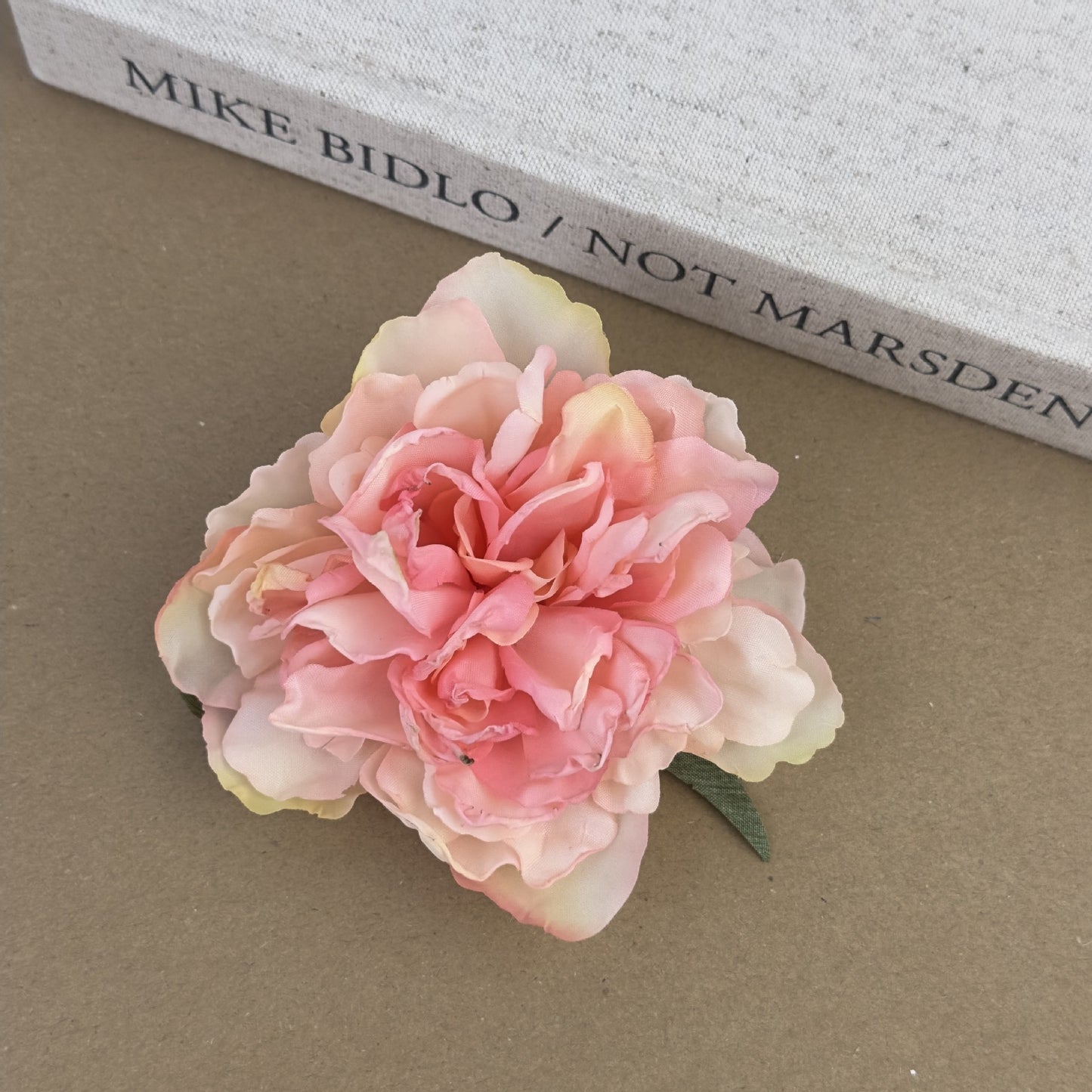 Vacation style of flowers hair clip