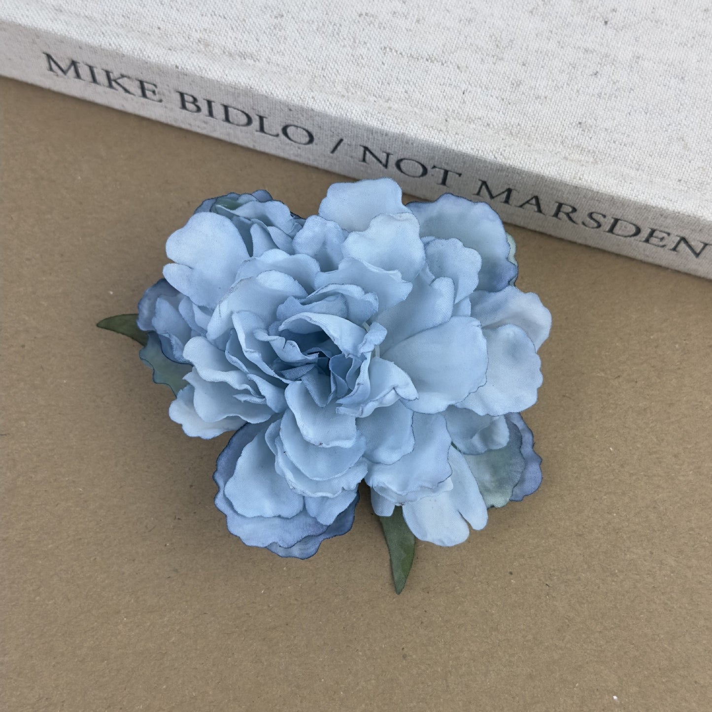 Vacation style of flowers hair clip