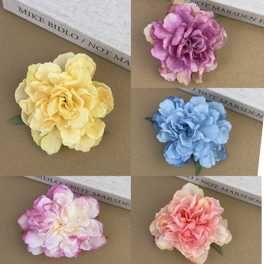 Vacation style of flowers hair clip